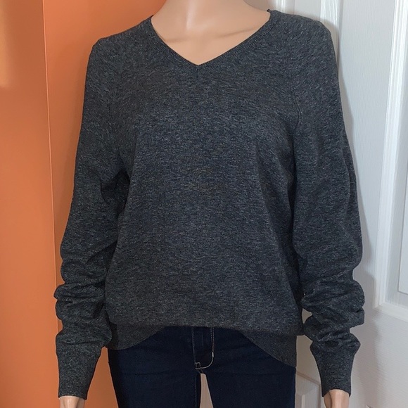 Banana Republic Sweaters - Gray Banana Republic V-neck sweater size small